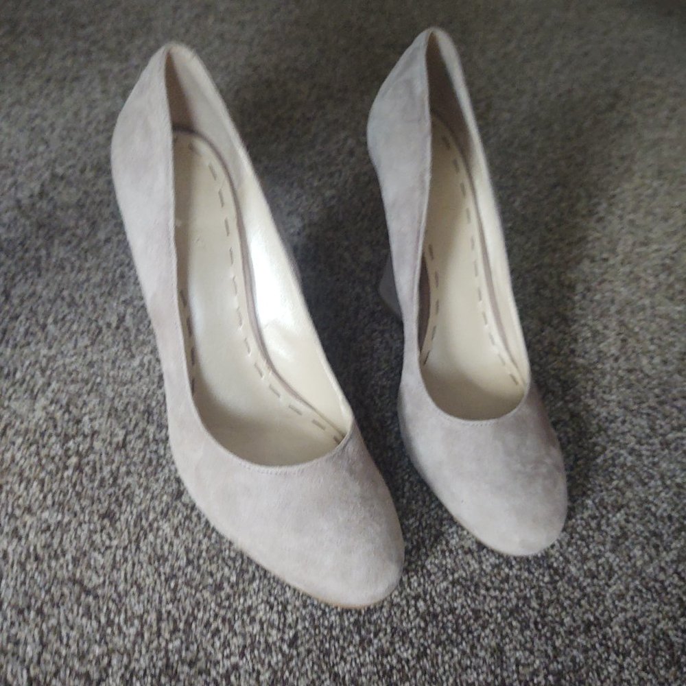 Gorgeous Nine West Wedges